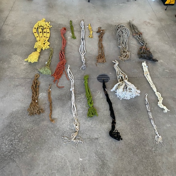 Vintage macrame plant hangers - Picture 2 of 2